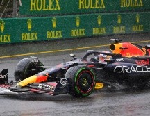SERGIO PÉREZ. El tapatío de Red Bull se topó con férreos trabajos de Lance Stroll, Nico Hulkenberg y Kevin Magnussen, con quienes tuvo algunos incidentes que le obligaron a parar a pits. EFE / C. Bruna