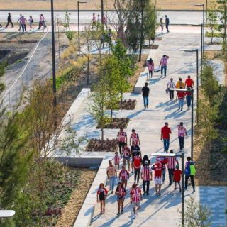 Más peatones de Chivas usan andador del Estadio AKRON