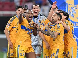 Jugadores de Tigres en festejo del título del Clausura 2023. IMAGO 7