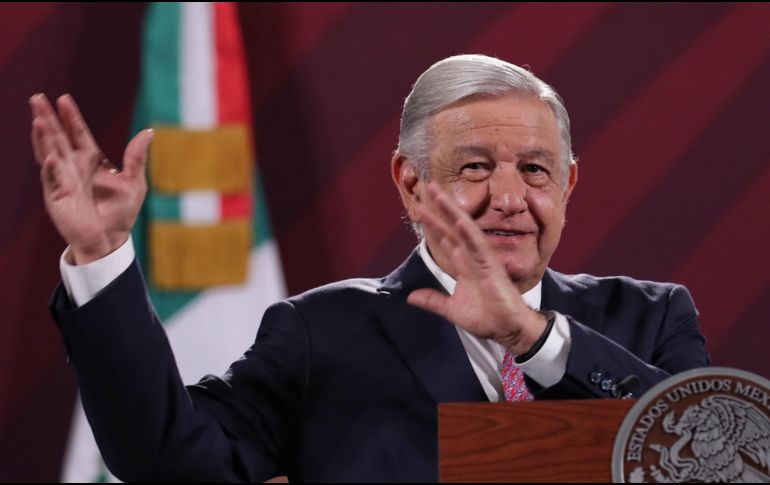 López Obrador señals que no se van a detener las obras del Tren Maya, porque las leyes le confieren el derecho de construir, a pesar de la suspensión definitiva impuesta. EFE / S. Gutierrez