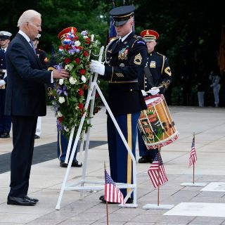 Biden aplaude el sacrificio de los soldados de EU en el Día de los Caídos