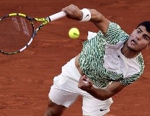 Carlos Alcaraz disputando la primera ronda del Roland Garros 2023. EFE / C. Petit