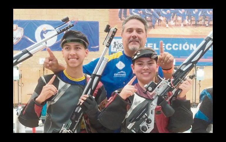 Darío Sevilla y Samantha Ortega le dieron la presea dorada 35 a Jalisco en tiro deportivo, modalidad rifle de aire mixto. ESPECIAL