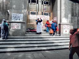 Ayer volvió a instalarse el plantón en contra de la Corte, afuera del recinto del Poder Judicial. ESPECIAL