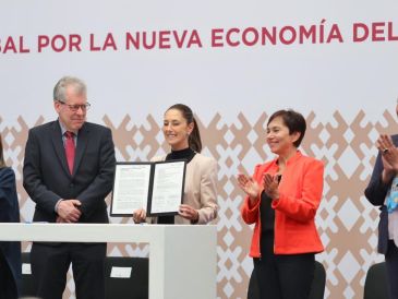 Claudia Sheinbaum Pardo firmó el Compromiso Global por la Nueva Economía del Plástico. ESPECIAL