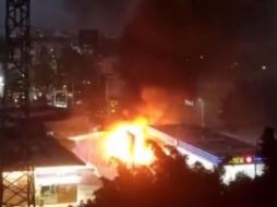 El incendio registrado en la gasolinera en Zapopan fue controlado sin lesionados. ESPECIAL