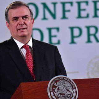 En encuesta final, "creo solo estaremos Claudia y yo": Ebrard