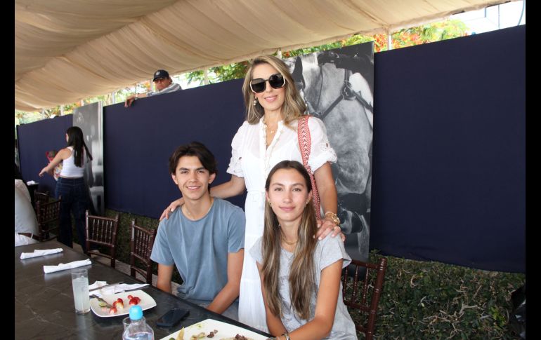Lorena, Sergio y Lorena Nieto. GENTE BIEN JALISCO/ Esmeralda Escamilla