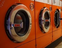 Conoce el desempeño de distintas marcas de jabones de lavandería. ESPECIAL/Foto de Tina Bosse en Unsplash