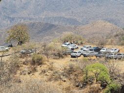 Descendieron pie a tierra para comenzar con la extracción de varias de las bolsas con restos humanos hallados en el punto. ESPECIAL