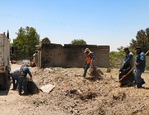 En la colonia Mariano Otero, en uno de los canales por donde pasa el cauce de Arroyo “El Seco”, personal trabaja en la limpieza de la zona. EL INFORMADOR / A. Navarro