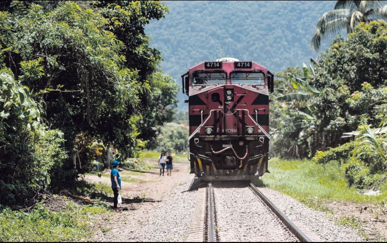El Gobierno de México estaría recuperando vías férreas estratégicas. AFP