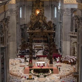 Hombre se desnuda en El Vaticano para protestar por la guerra de Ucrania