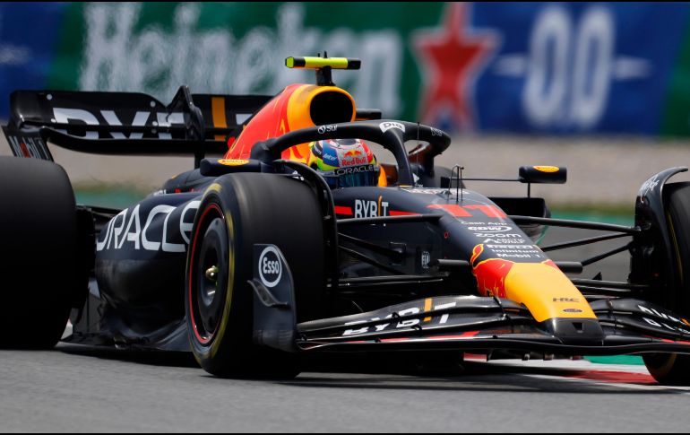 Checo Pérez está a 39 puntos de Verstappen el Mundial de F1. AP / J. Monfort