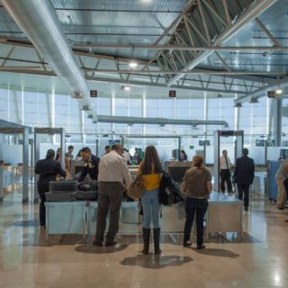 Piden a viajeros llegar antes al Aeropuerto de Guadalajara por obra
