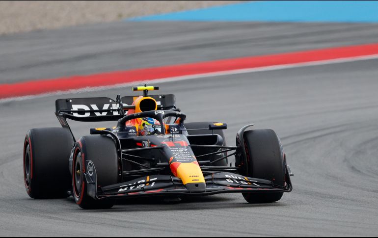 En el campeonato de pilotos, Sergio Pérez está a 39 puntos de Max Verstappen. AP/J. Monfort