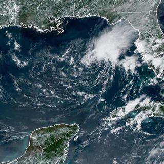 "Arlene" se debilita en su avance por el Golfo de México