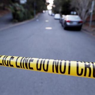 Auto se incendia con dos niños adentro mientras su madre robaba una tienda