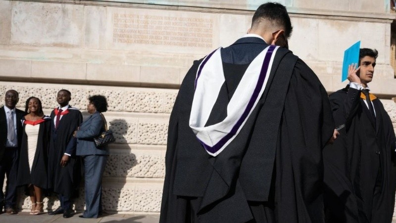 Estudiantes graduados de Imperial College, una de las universidades más prestigiosas de Londres. GETTY IMAGES