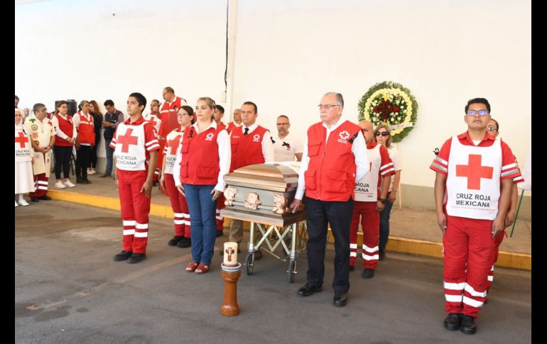 El homenaje fue organizado por la Cruz Roja Jalisco, junto con compañeros, familiares y amistades del voluntario socorrista. ESPECIAL/Cruz Roja Jalisco