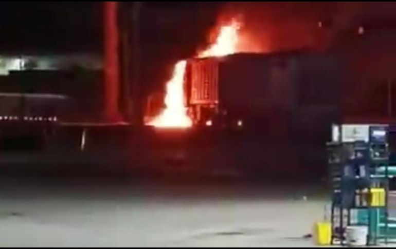 Policías fueron atacados el sábado en San Juan de los Lagos y los criminales incendiaron vehículos para escapar. ESPECIAL