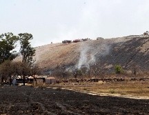 En el ex vertedero de Los Laureles trabajan para extinguir el fuego desde hace 24 horas. EL INFORMADOR/ A. Camacho