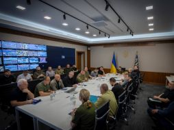 El presidente ucraniano, Volodímir Zelenski, convoca este martes una reunión urgente del Consejo de Seguridad Nacional, después del desbordamiento de la presa. EFE/Presidencia ucraniana