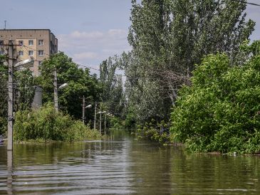 Vista de una de las áreas inundadas de Kherson, Ucrania, debido al colapso de la presa. EFE/M. Tymchenko