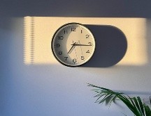 López Obrador reiteró que durante su administración no se han registrado aumentos en los precios de la luz, por lo que el Horario de Verano no volverá. ESPECIAL/Foto de Renel Wackett en Unsplash