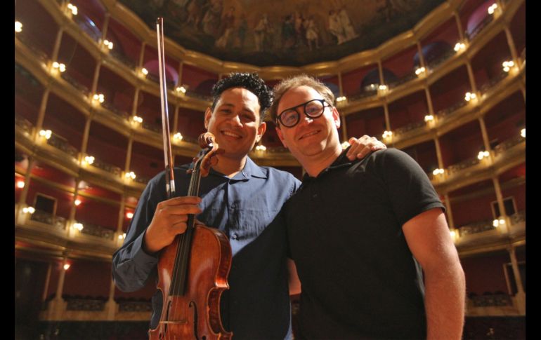 Christian Vásquez trabaja por segunda ocasión con la OFJ –quien, como Ismel Campos, se formó en el Sistema Nacional de Orquestas y Coros Juveniles e Infantiles de Venezuela. EL INFORMADOR / A. Camacho