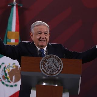 Aerolínea podría llamarse "Maya" si no hay acuerdo con Mexicana: López Obrador
