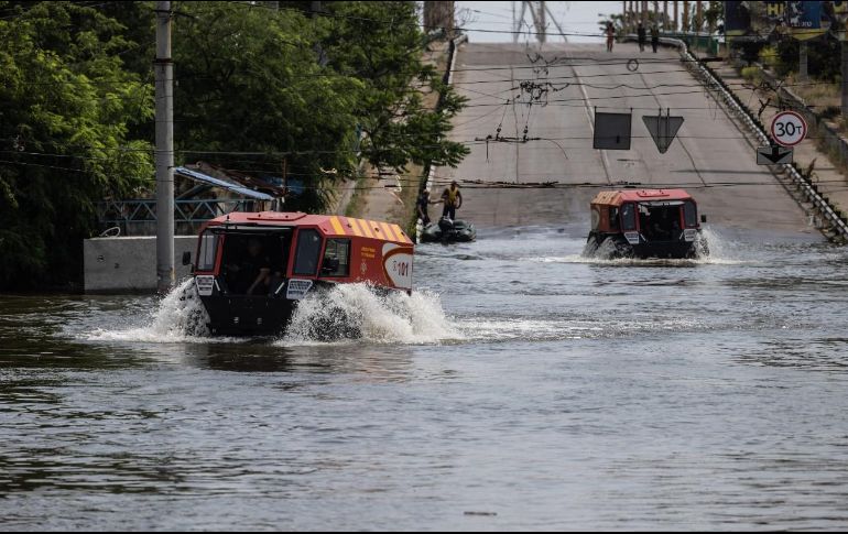 Rusia confirma siete muertos por inundaciones causadas por colapso de presa. EFE/ STAS KOZLIUK