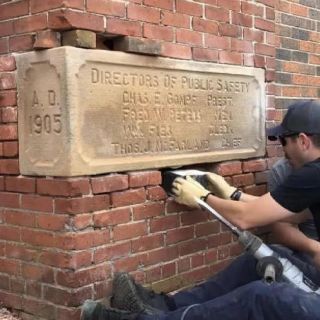 Bomberos hallan cápsula del tiempo de hace 118 años en Ohio