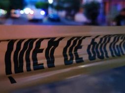 Personal del Servicio Médico Forense trasladó a la mujer a sus instalaciones para la práctica de la necropsia. ESPECIAL