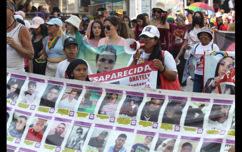 La marcha dio inició en La Minerva rumbo a la Glorieta de los desaparecidos. EL INFORMADOR/A. Camacho
