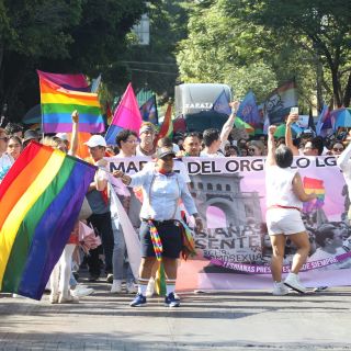 Celebran segunda marcha del orgullo LGBTQ con desaparecidos al frente