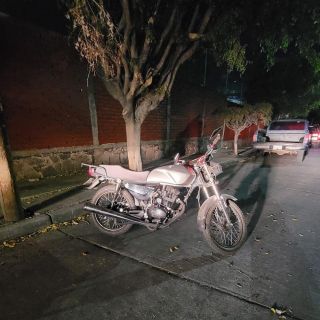 Tras persecución, detienen a hombre con moto robada