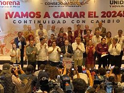 Así Claudia Sheinbaum, Marcelo Ebrard, Adán Augusto López y Ricardo Monreal firmaron el acuerdo que da inicio al proceso de elección. SUN / D. Simón