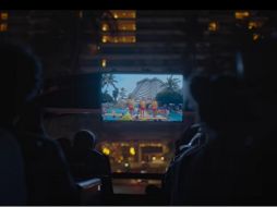 Este filme trata de un thriller psicológico y una sátira social en donde se abordan temas como la alienación, la obsesión y el deseo de escapar de la rutina. ESPECIAL