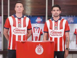 Óscar Whalley (izq.) llega del Lugo de la Segunda División de España, mientras que Marín cerró un ciclo exitoso con el Celaya de la Liga de Expansión. ESPECIAL/Chivas