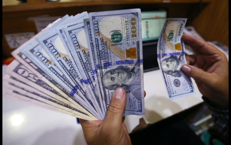 Los mercados accionarios a nivel global operan mixtos, con los rendimientos de los bonos gubernamentales negativos y dólar a la baja. AP/ARCHIVO