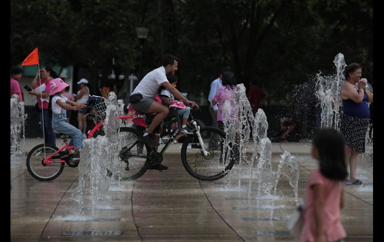 Debido a las altas temperaturas pronosticadas, se recomienda a la población evitar exponerse a la radiación solar por tiempos prolongados e hidratarse. SUN/F. Rojas