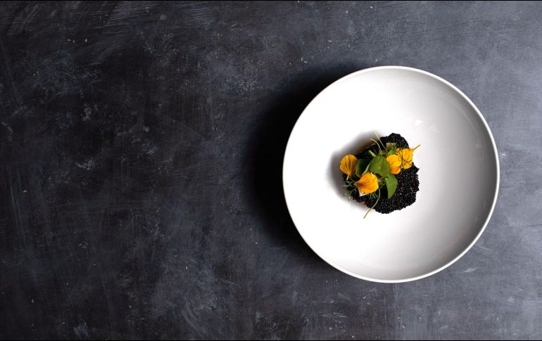 Atún fresco con salsa ukoy. ESPECIAL/CORTESÍA MONOGRAM.