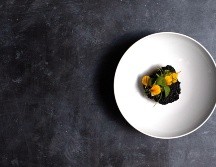 Atún fresco con salsa ukoy. ESPECIAL/CORTESÍA MONOGRAM.