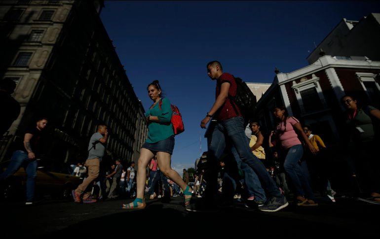 Las altas temperaturas son las principal razón de padecimientos como el golpe de calor y la deshidratación severa. EL INFORMADOR / ARCHIVO
