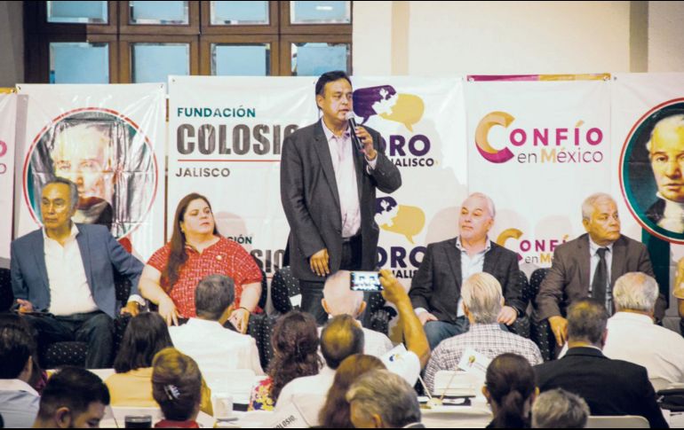 Salvador Cosío, presidente de Confío en México, habla durante el foro, que se llevó a cabo en la en la Cámara de Comercio de Guadalajara. ESPECIAL