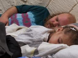 Beber demasiada agua justo antes de acostarse puede hacer que te despiertes con más frecuencia durante la noche, ya que su cuerpo necesita orinar con más frecuencia. AP / ARCHIVO