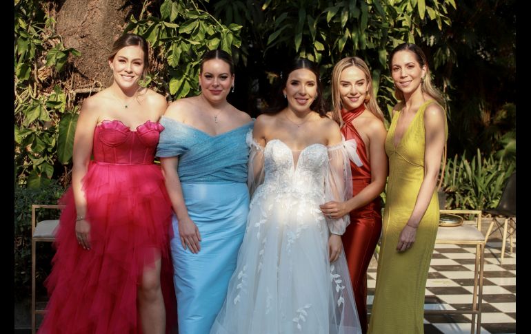 Gabriela Angulo, María Fernanda García, Yvana Reynoso, Ana Paula  Sánchez y Brianda Verduzco. GENTE BIEN JALISCO/ Antonio Martínez