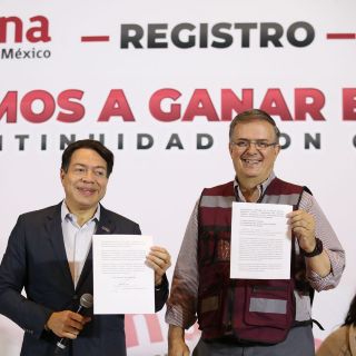 Marcelo Ebrard se registra como precandidato presidencial de Morena