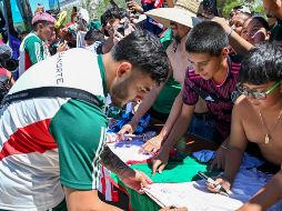 Todo parece indicar que Alexis Vega será baja de la Selección Mexicana. ESPECIAL/@@miseleccionmx